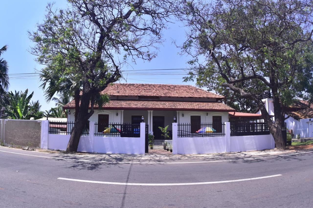 Peninsula Hotel Jaffna Exterior foto