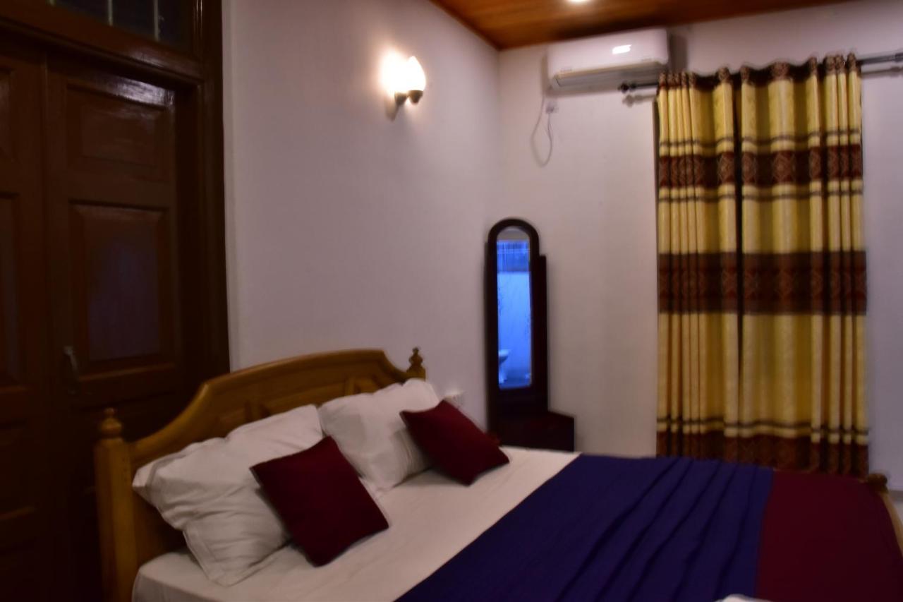 Peninsula Hotel Jaffna Exterior foto
